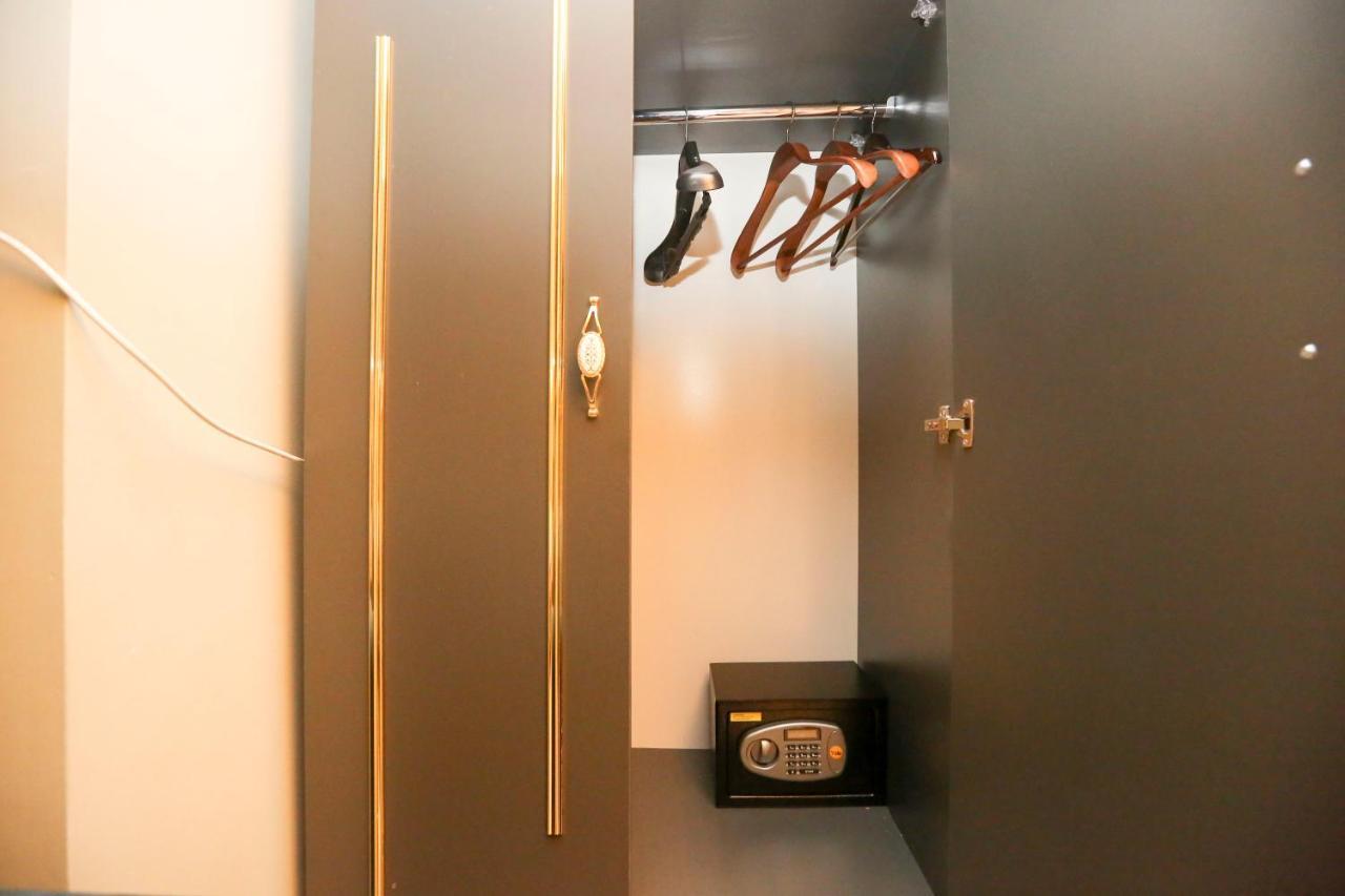 Deluxe King Studio