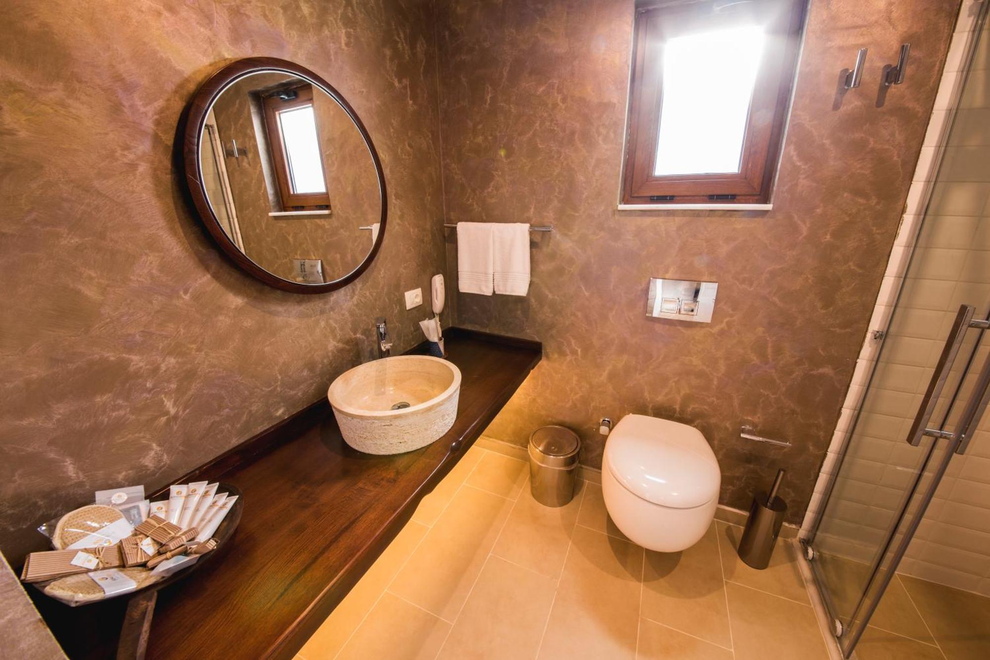Queen Room with Spa Bath