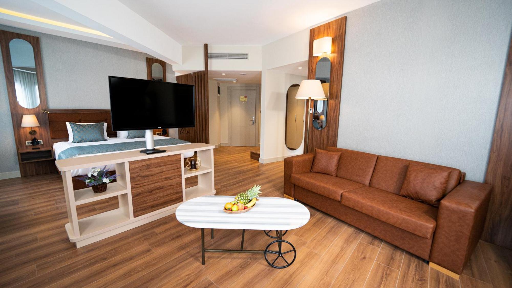 Suite Bath Tub