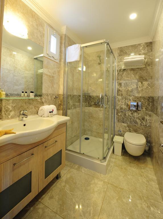 Suite with Pool View