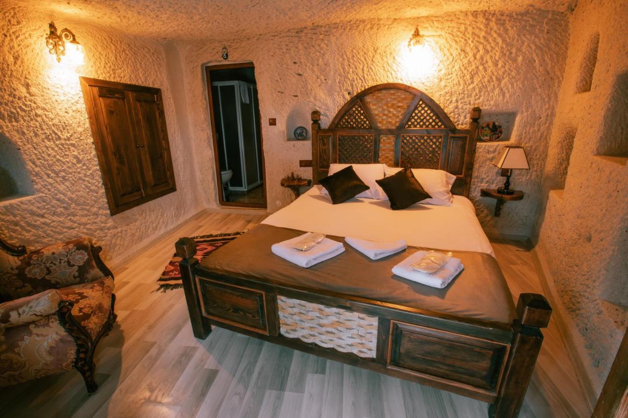 Habitación con cama grande