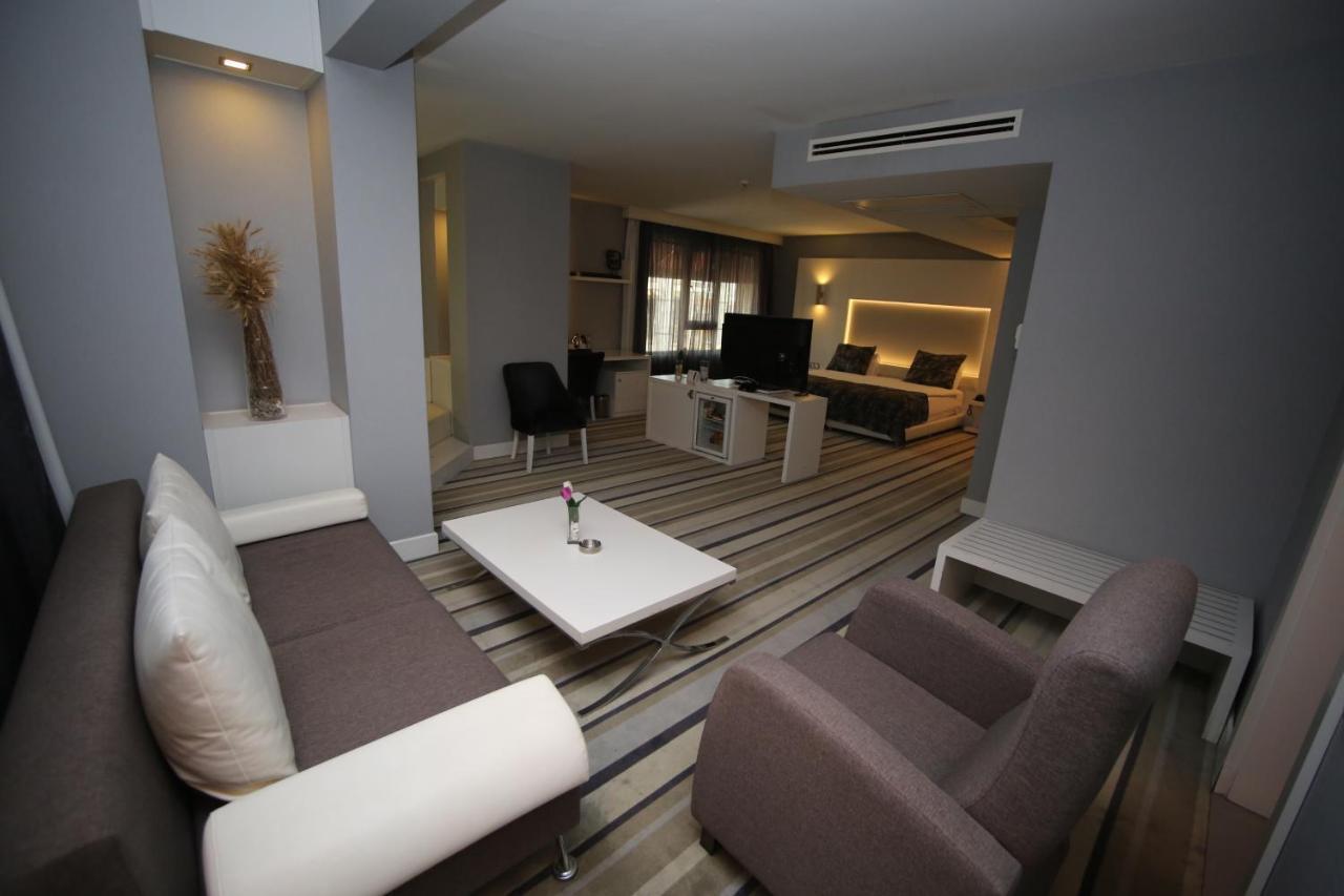 Suite,1078468111:JPEG