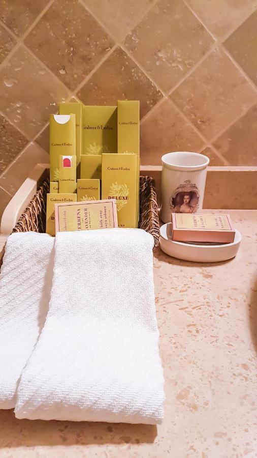 Family Room with Balcony,1080110110:JPEG