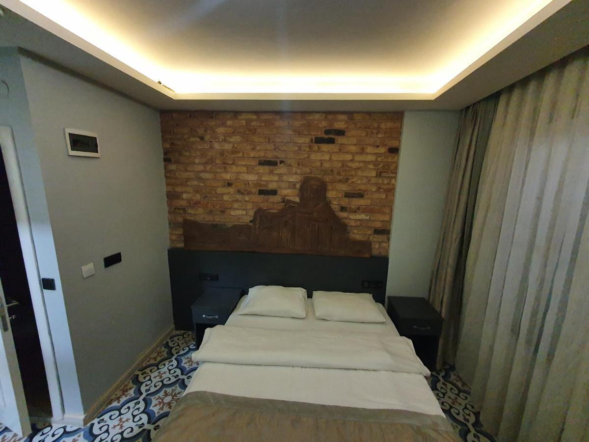 Economy Room,1089501788:JPEG