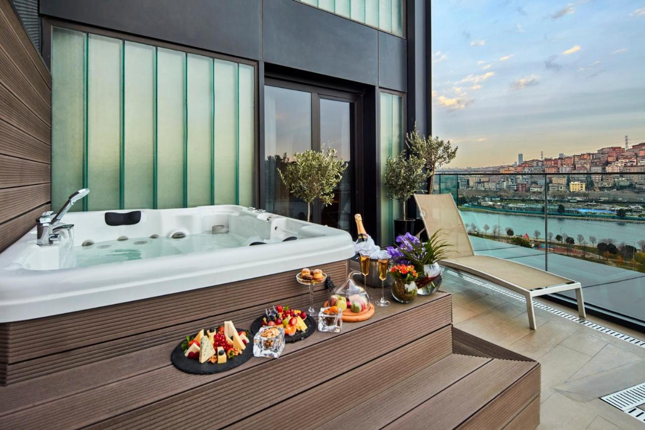 Golden Horn Suite King