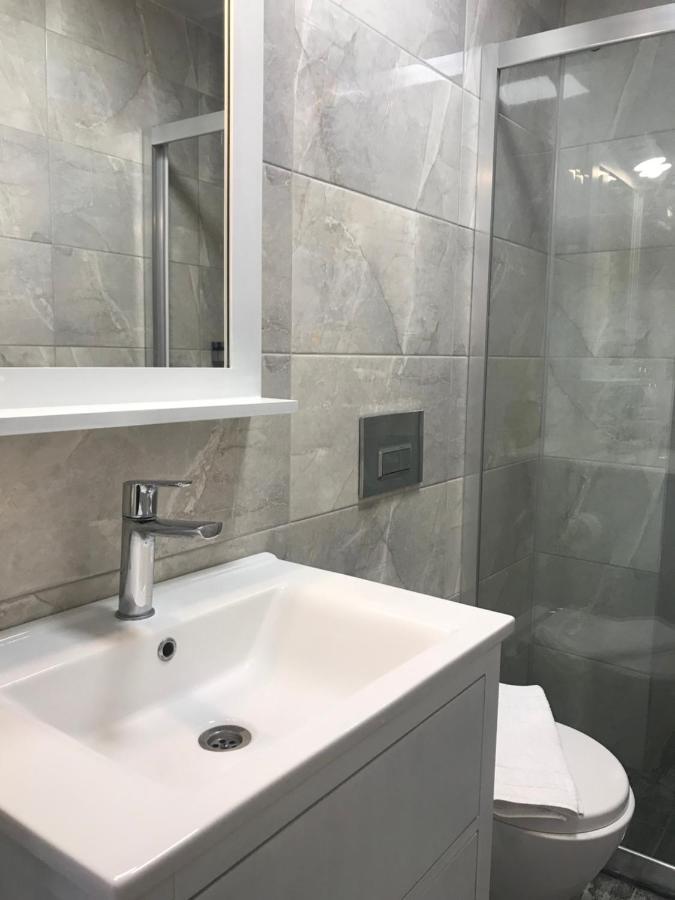 Standard Triple Studio,1091906217:JPEG