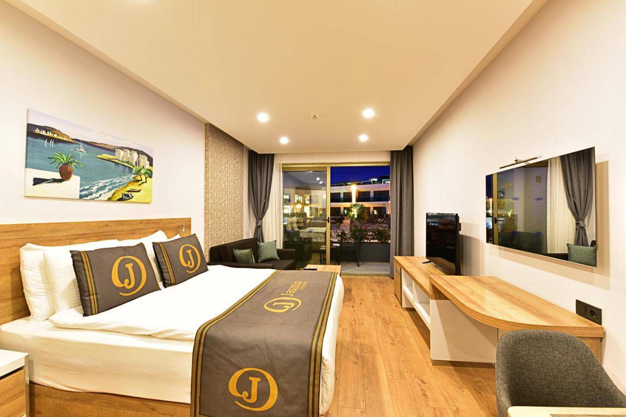 Studio with Pool or Garden View,1094608119:JPEG