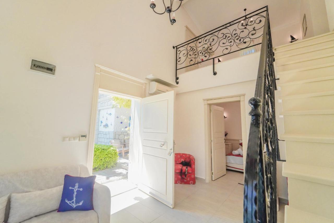 Family Room,1121055453:JPEG