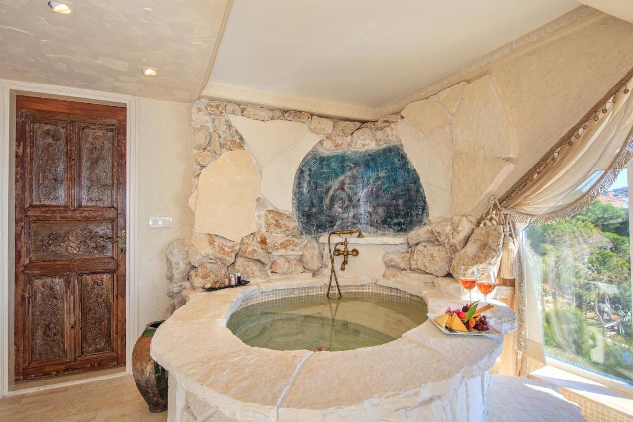 Deluxe Suite with Sea View