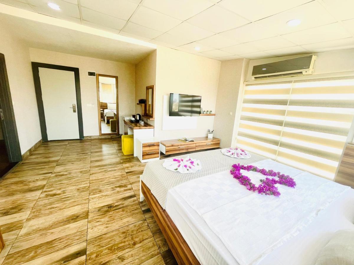 Suite with Hot Tub,1124720664:JPEG