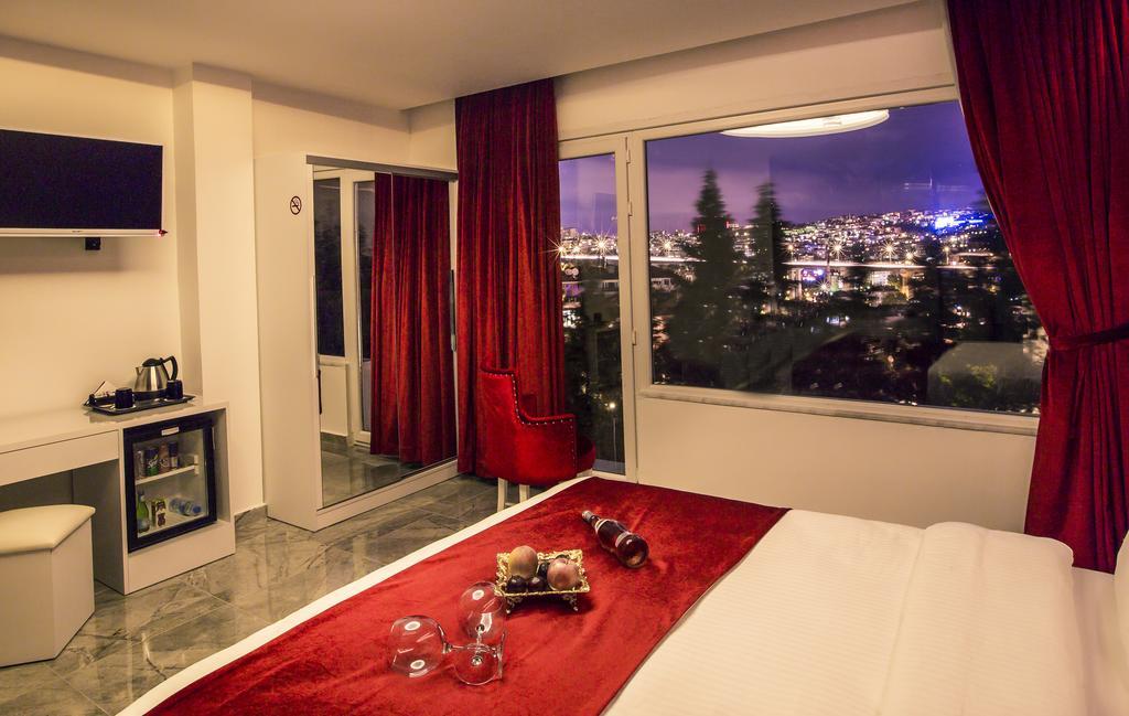 Honeymoon Suite,224447255:JPEG
