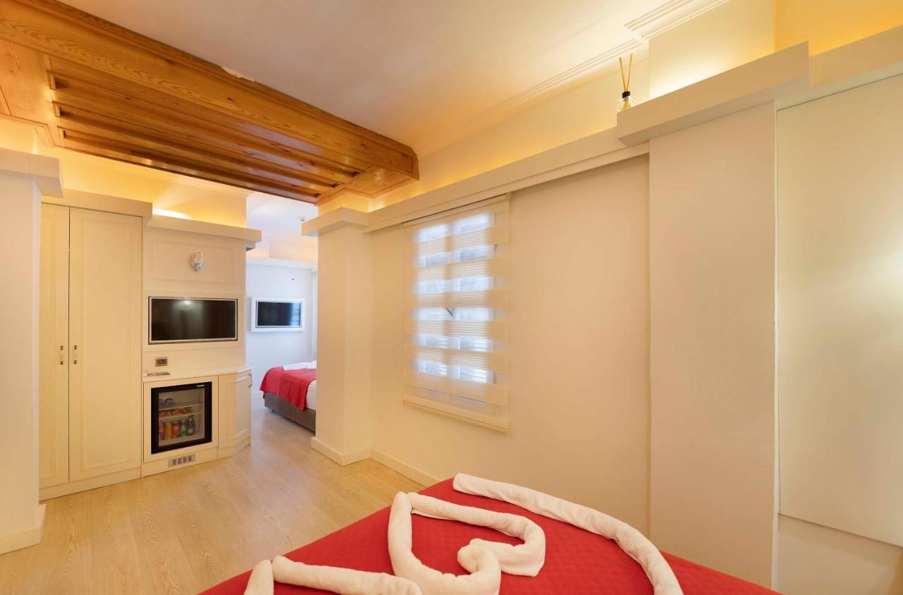 Family Room,1275067615:JPEG