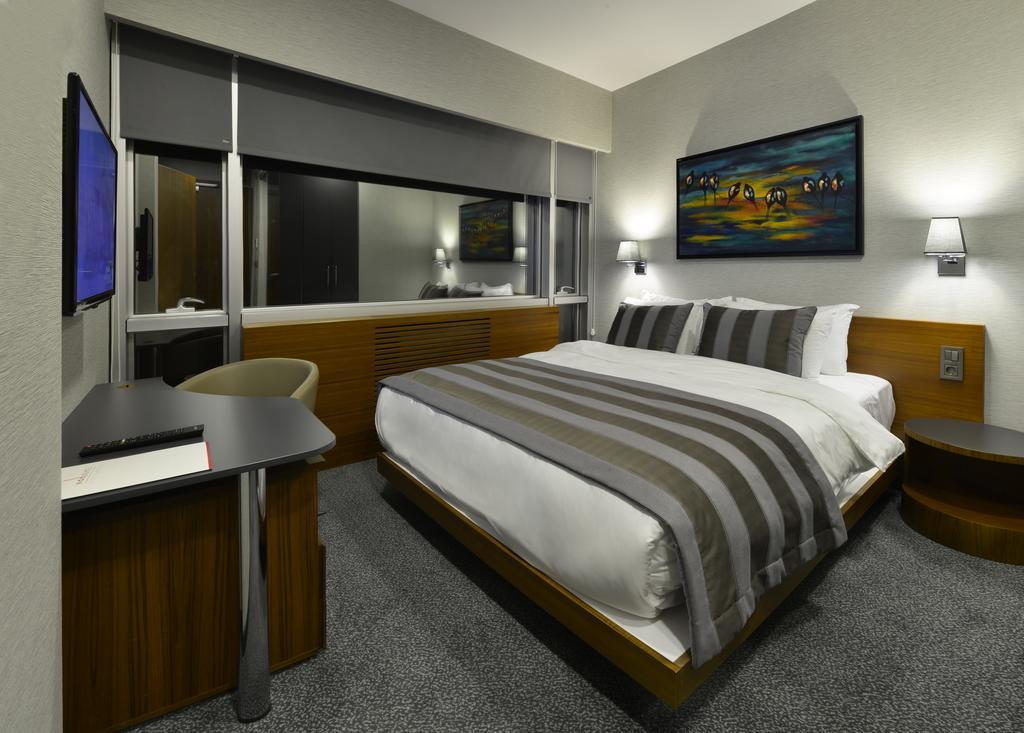 Quarto com Cama de Casal ou 2 de Solteiro
