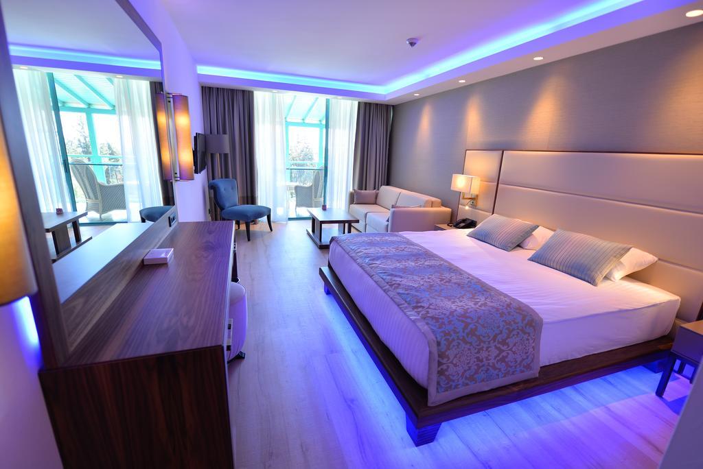 Deluxe Tweepersoonskamer met Gedeeltelijk Uitzicht op Zee