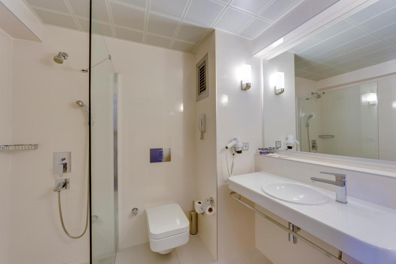 Mountain View Room