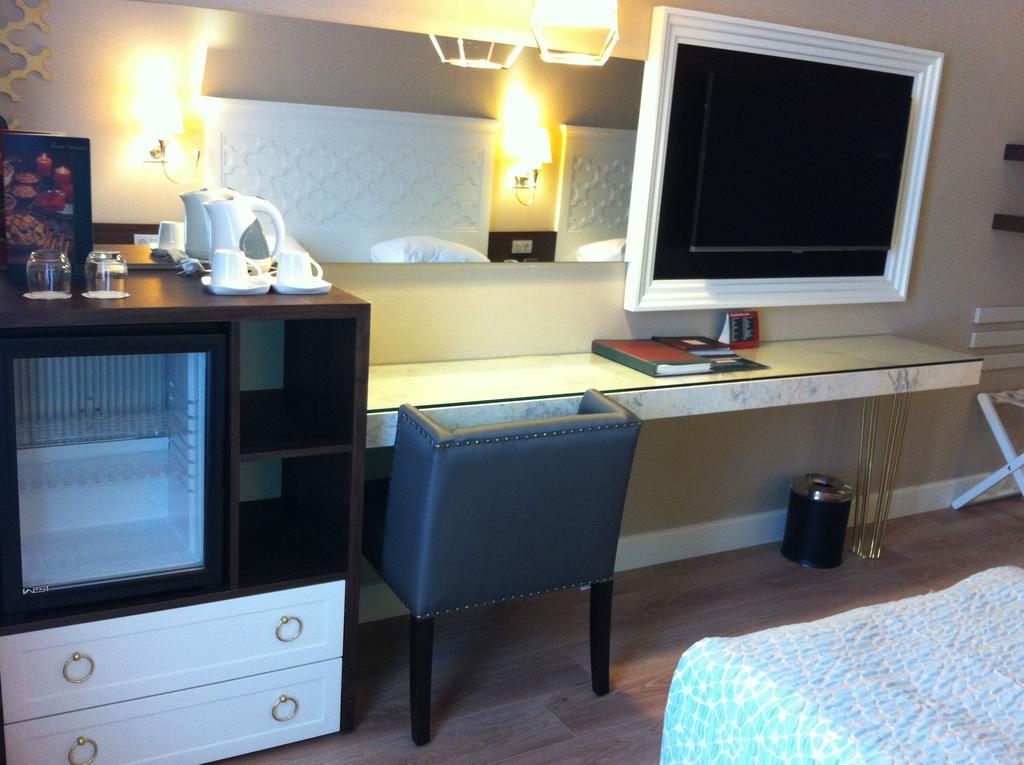 Standard Dreibettzimmer mit Stadtblick