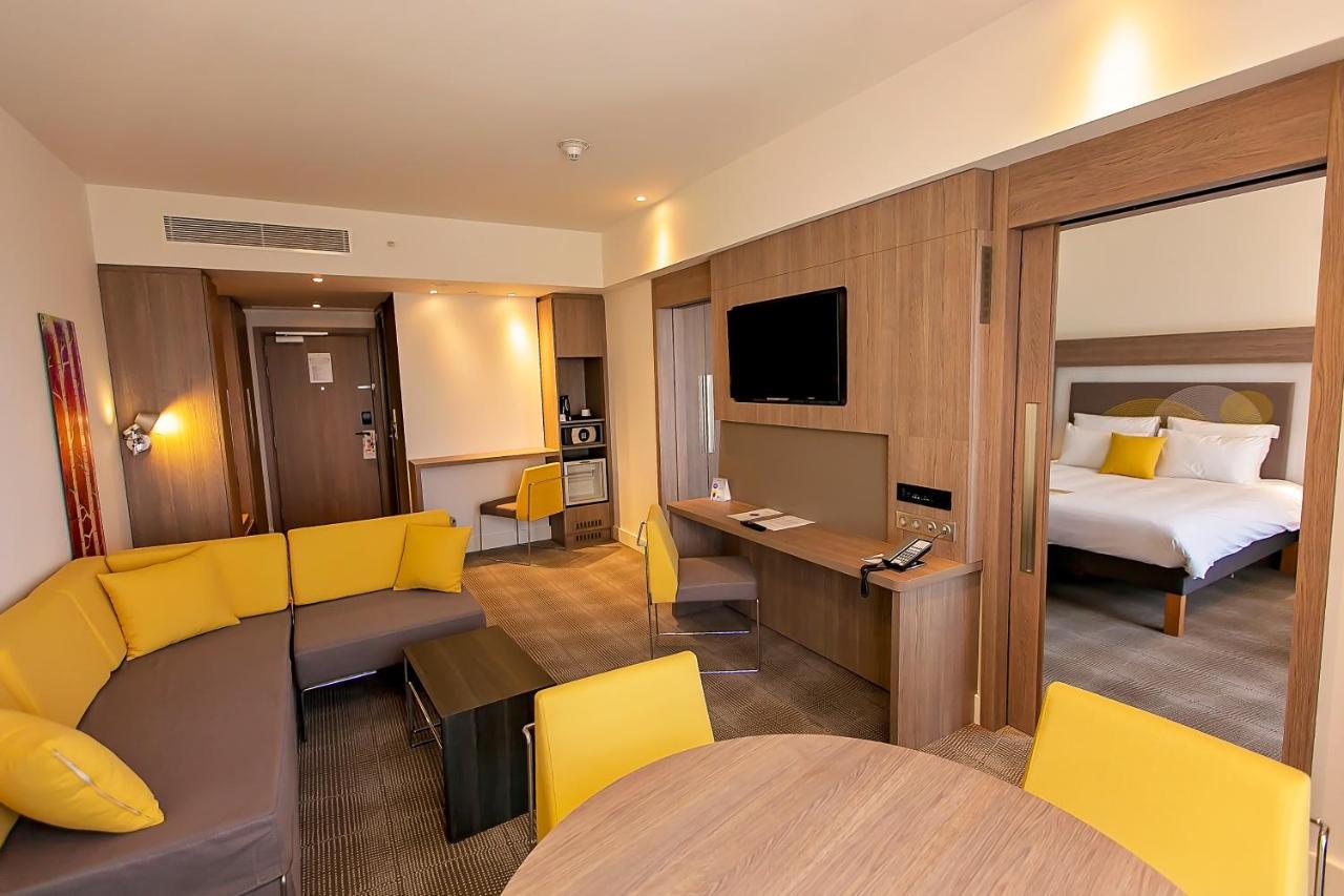 Superior Queen Suite with Sofa,1187086936:JPEG