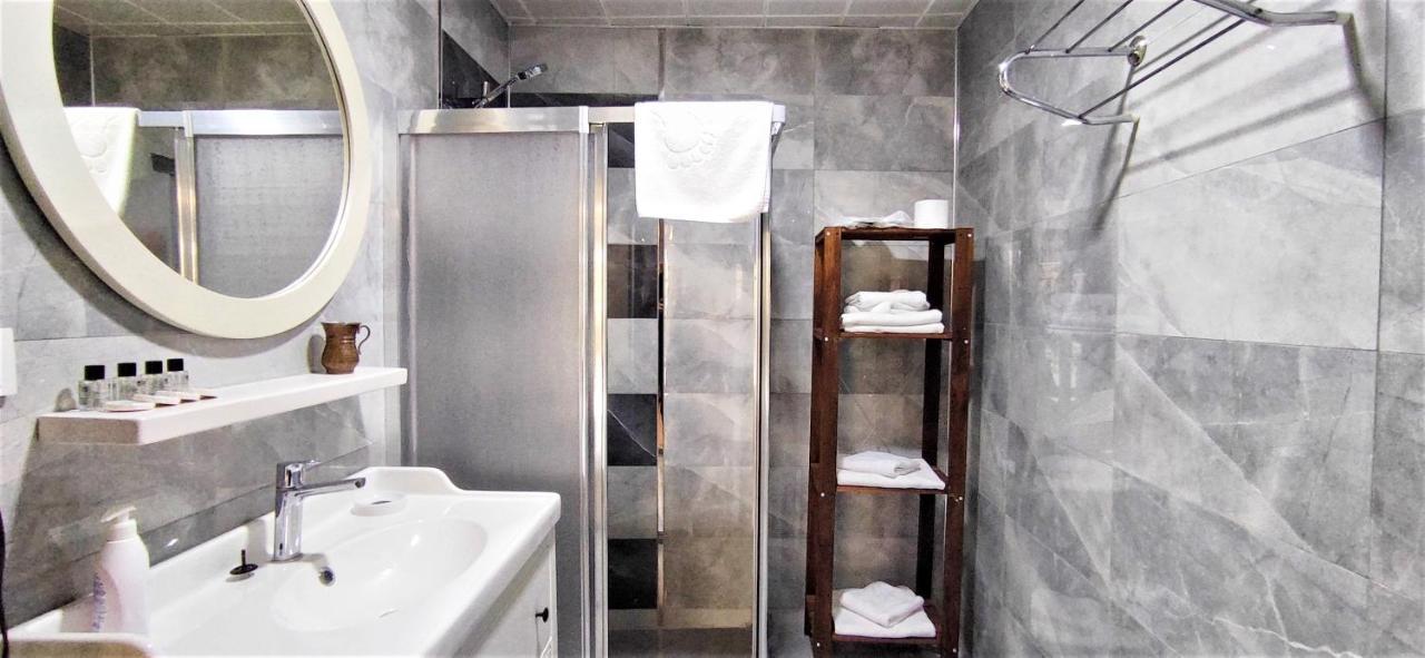 Standard Family Room,1204966756:JPEG