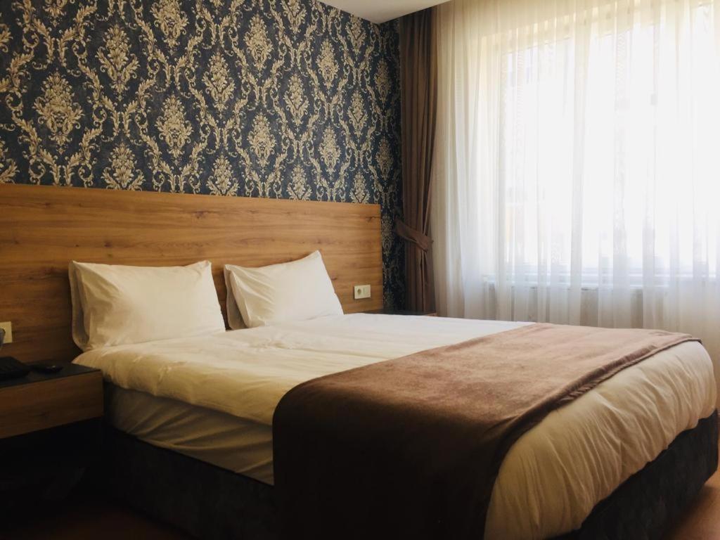 Deluxe Double Room Shower,1339116089:JPEG