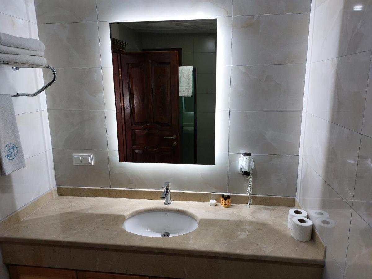 Double Room with Balcony (2 Adults + 1 Child),1207369450:JPEG