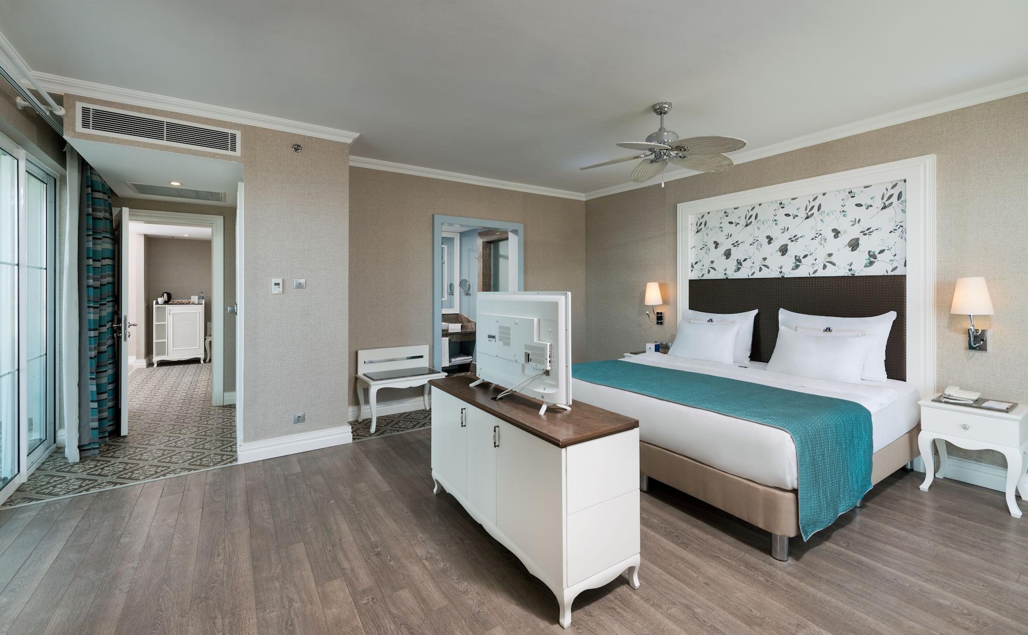 Suite mit Kingsize-Bett und Meerblick