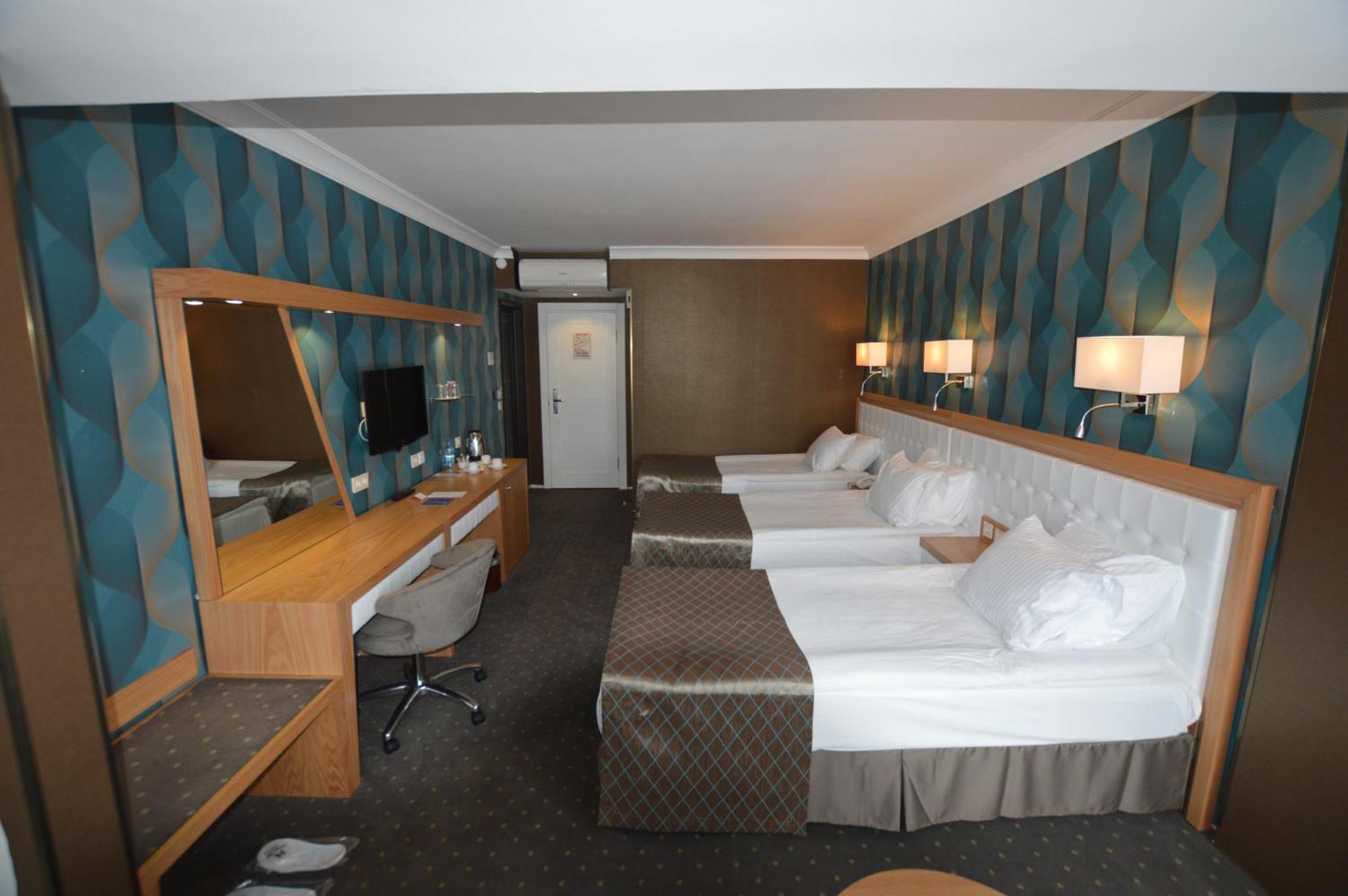 Deluxe Triple Room,1209829471:JPEG