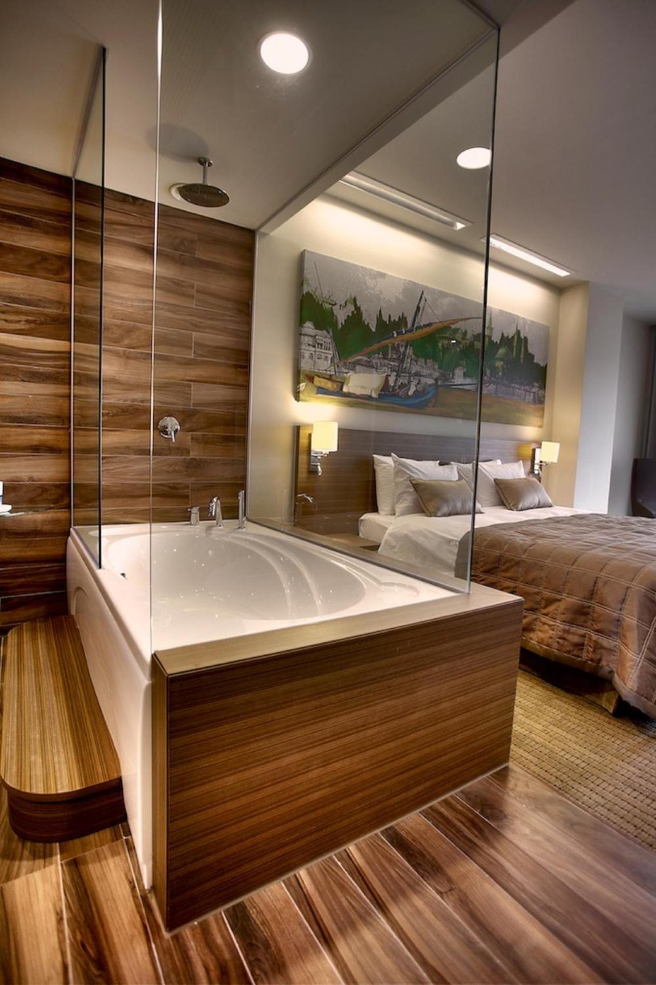 Executive Corner Room Bath