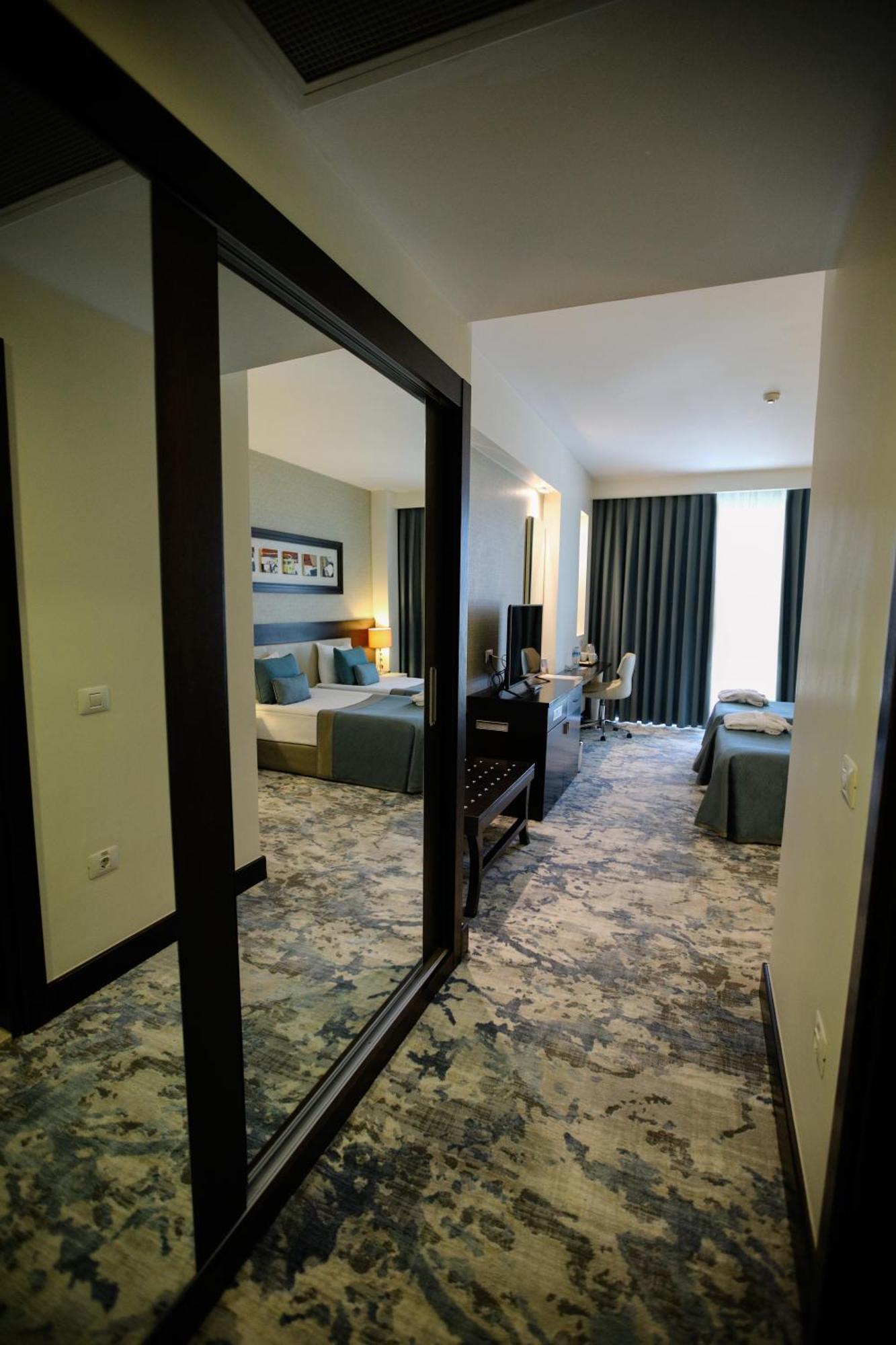 Family Room,1170094366:JPEG