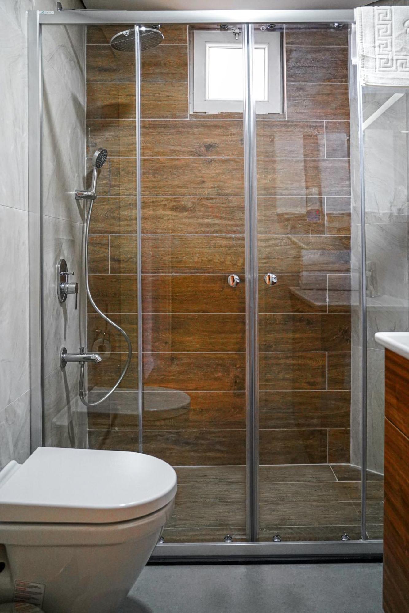 Family Room with Balcony,1216450789:JPEG