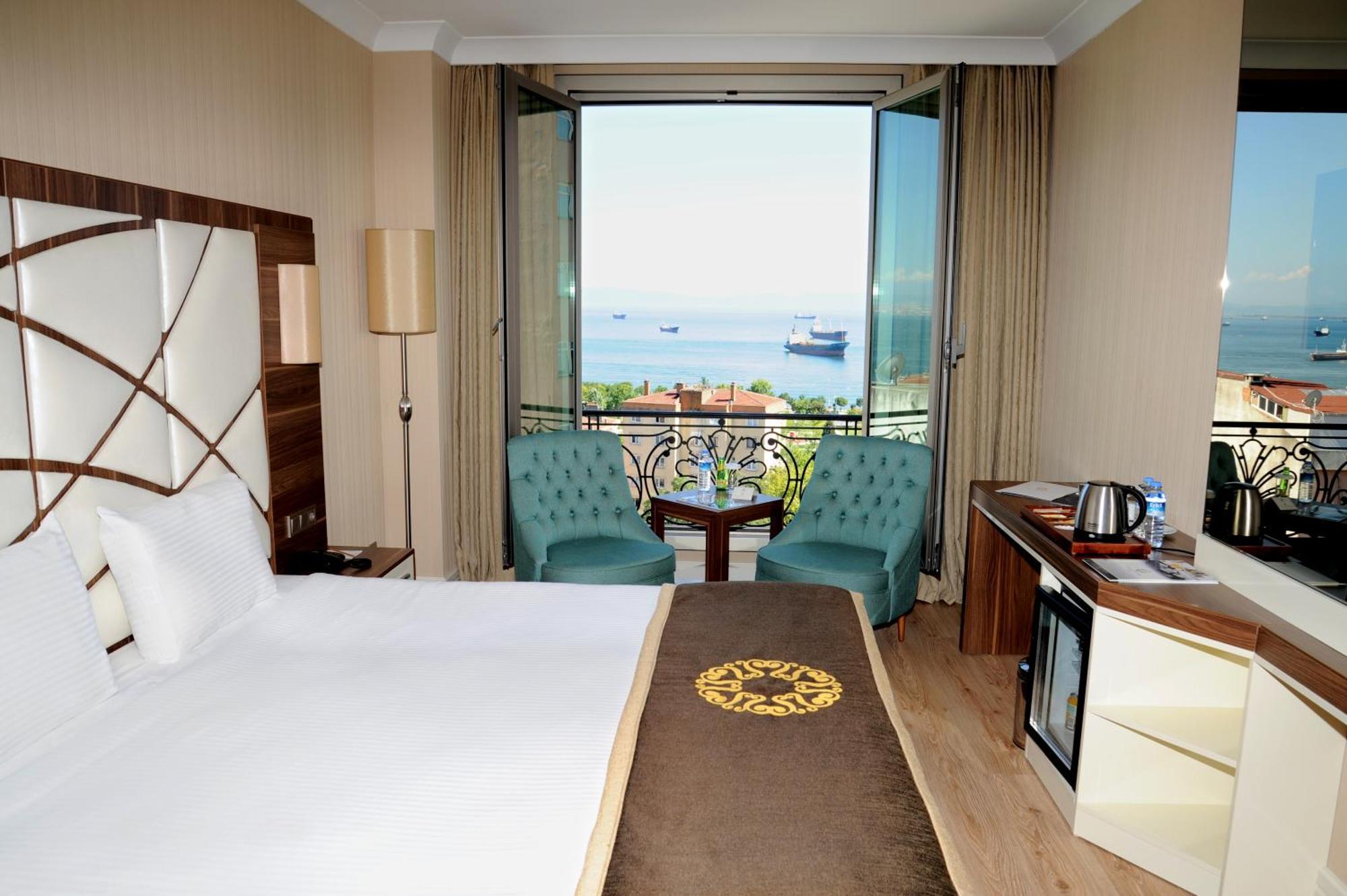 Quarto Deluxe com Cama de Casal ou 2 de Solteiro