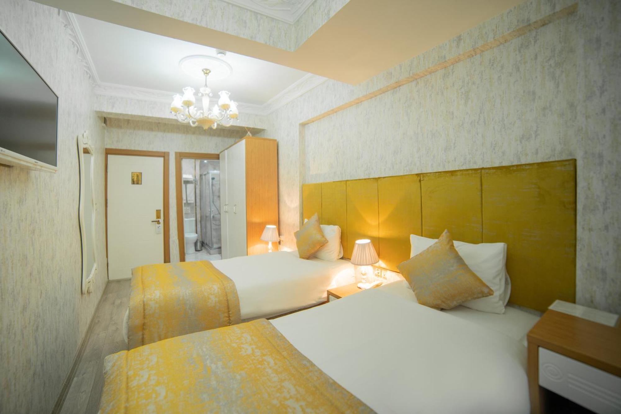 Quarto Superior com Cama de Casal ou 2 de Solteiro com varanda térrea