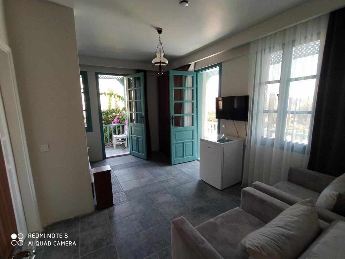Standard Triple Room with Sea View