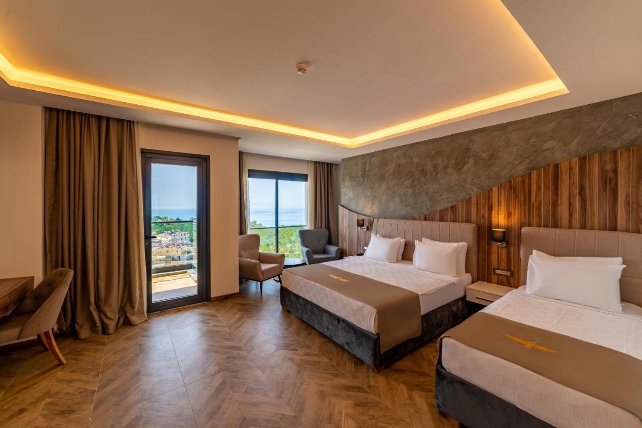 Standard Dreibettzimmer mit Meerblick