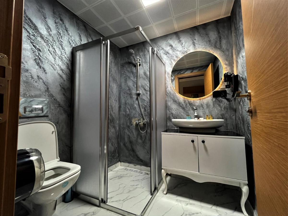 Queen Room with Spa Bath,1256140126:JPEG