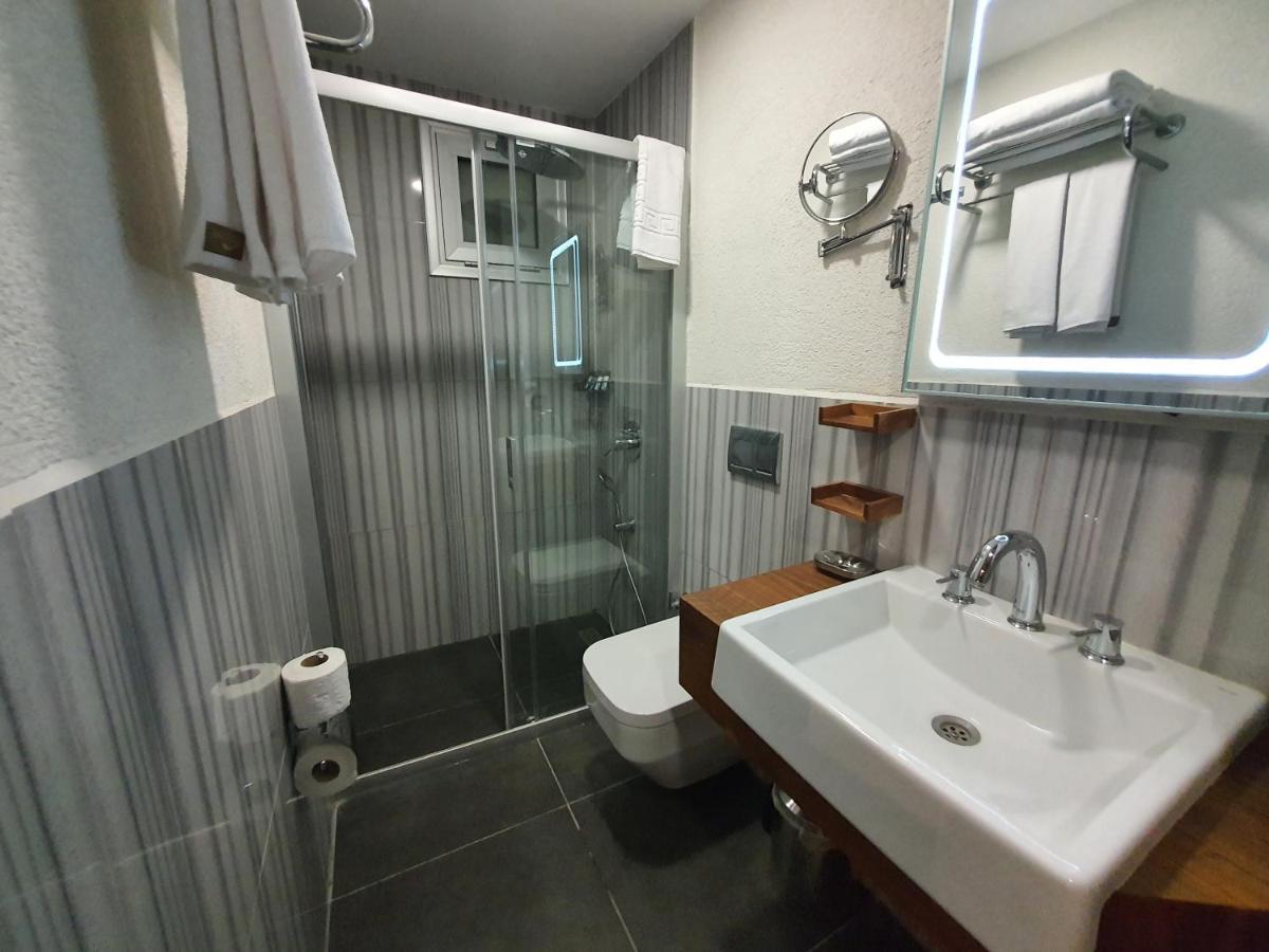 Executive Suite,1247498728:JPEG