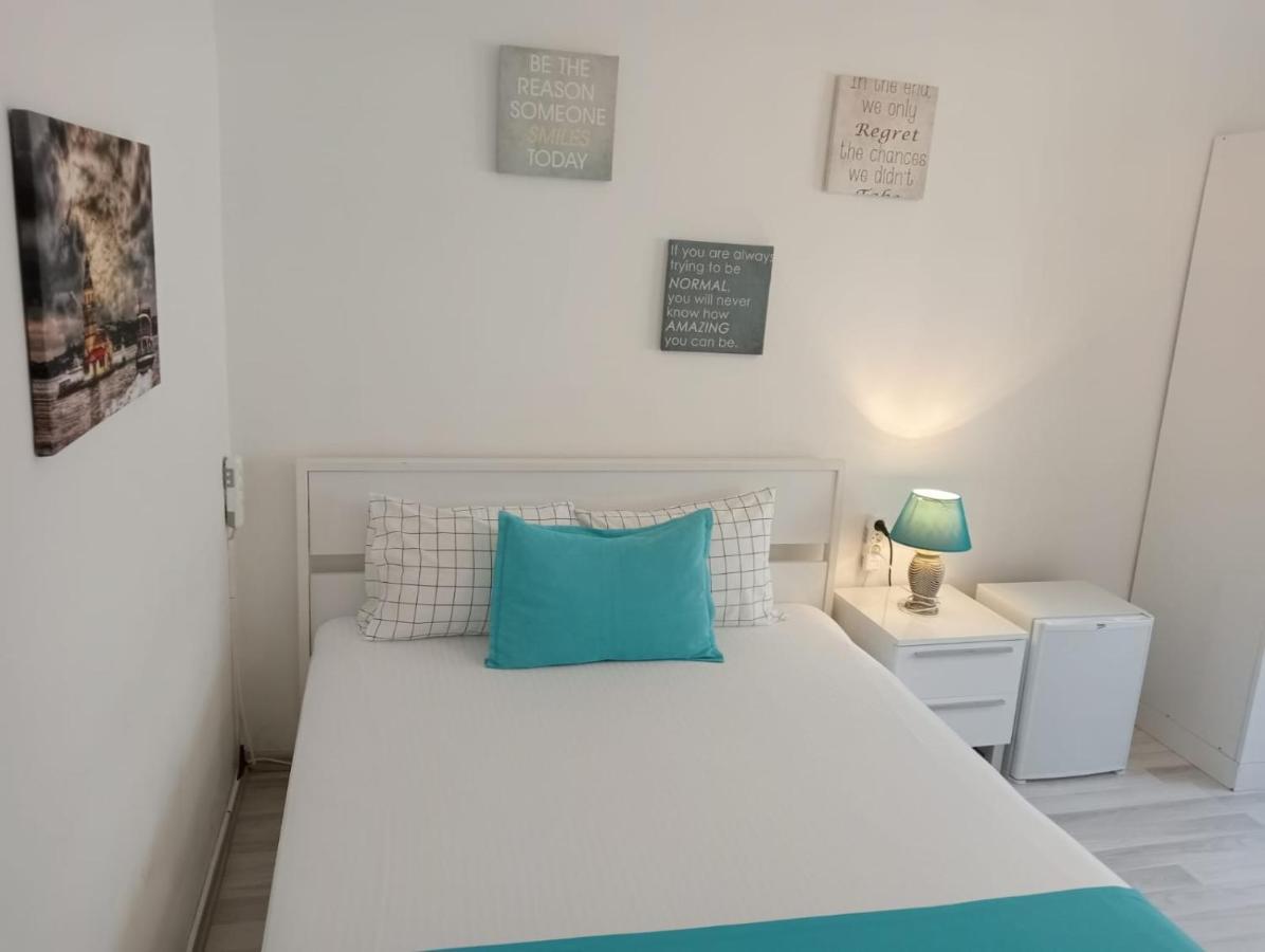 Family Room,1247069158:JPEG