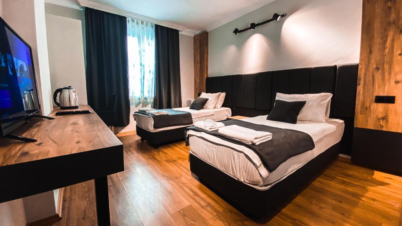 Zweibettzimmer mit Stadtblick