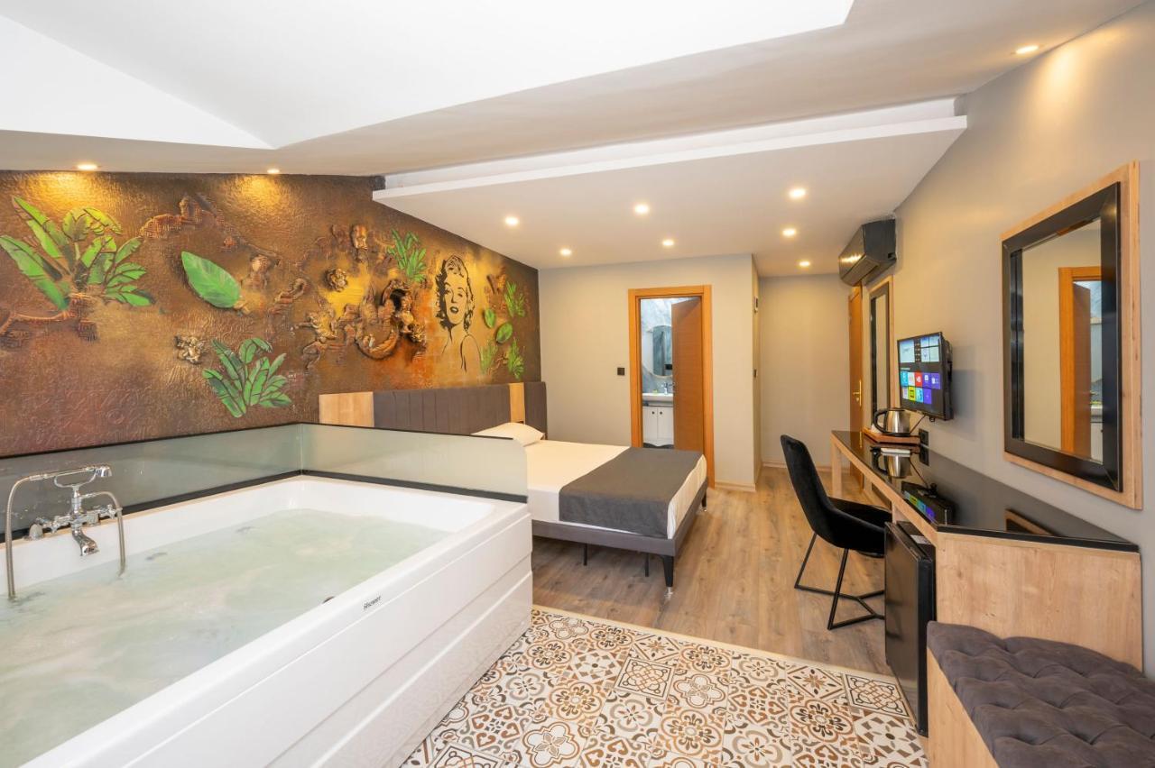 Queen Room Spa Bath