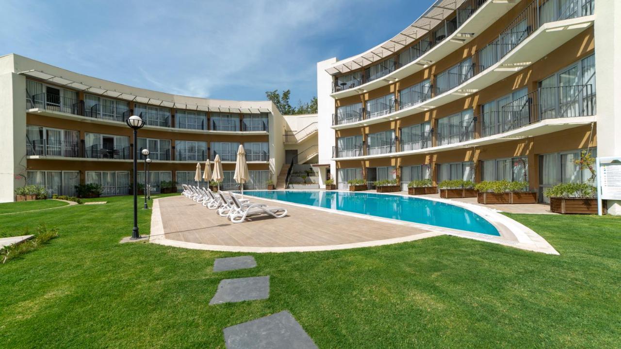 Tweepersoonskamer met Uitzicht op het Zwembad