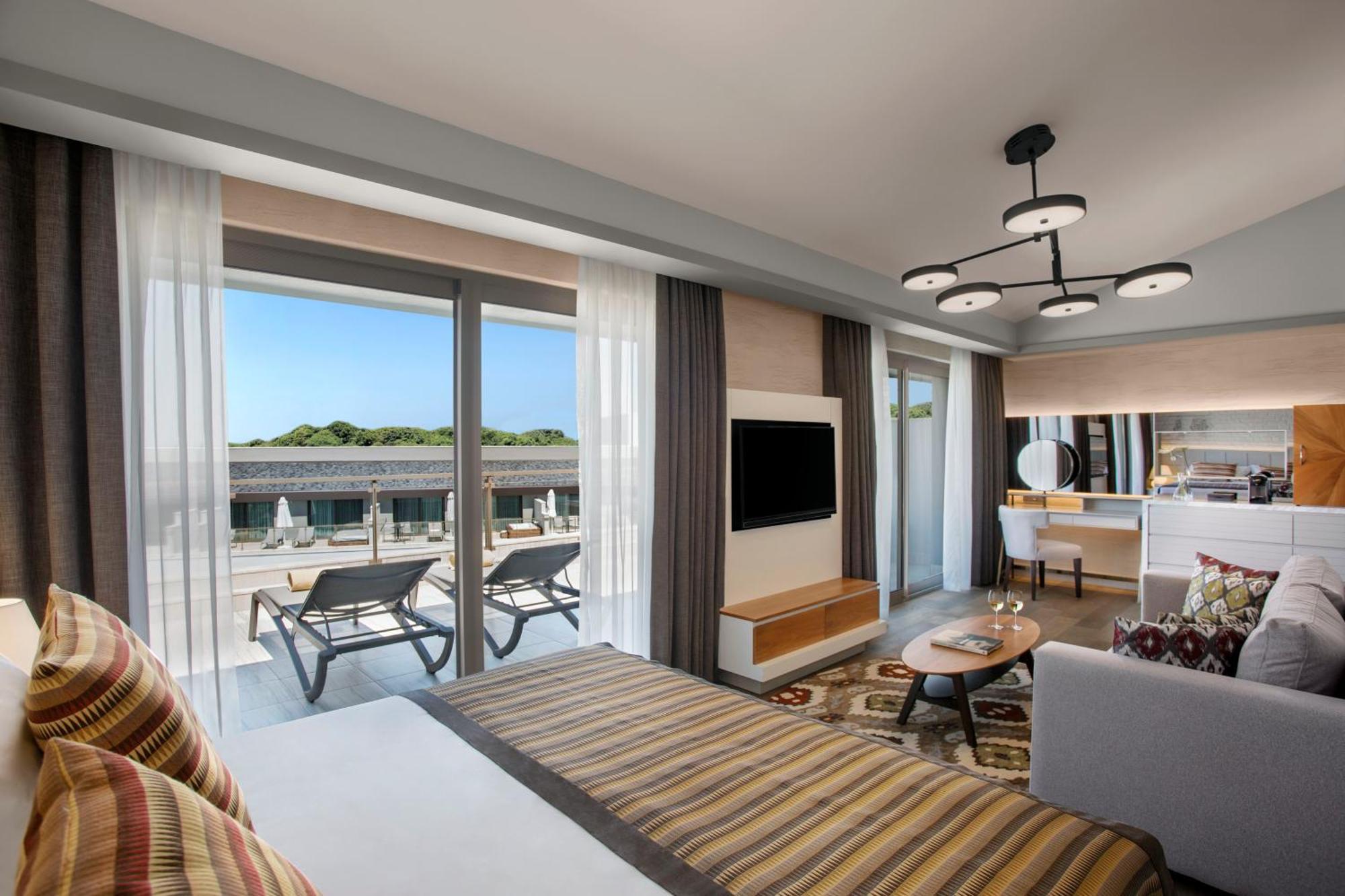 Penthouse-Suite mit seitlichem Meerblick