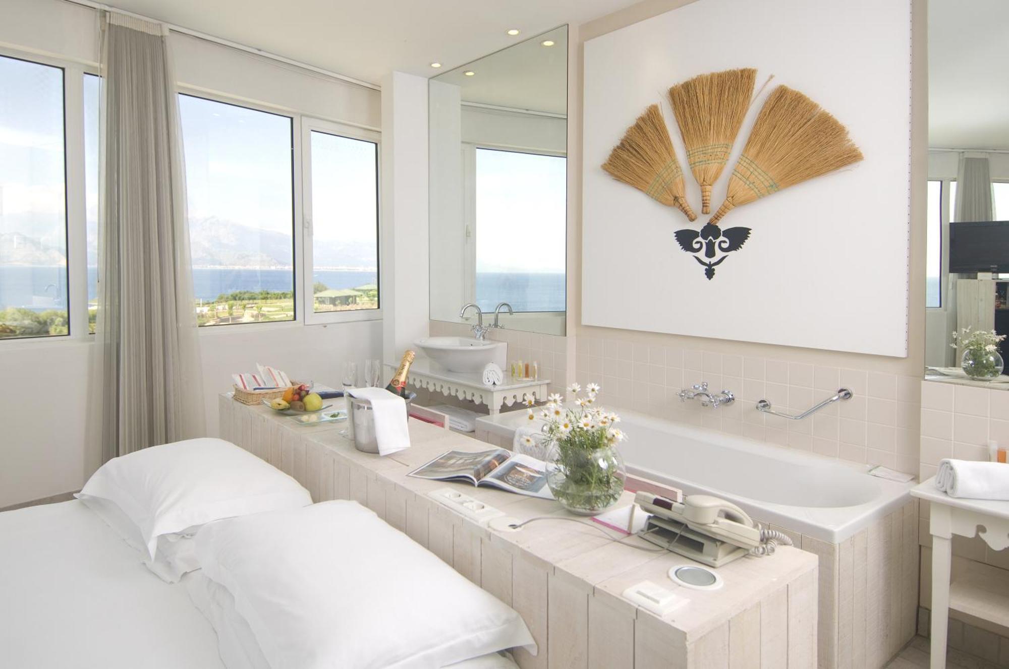 Deluxe Double Room in Revolving Building,1274953621:JPEG