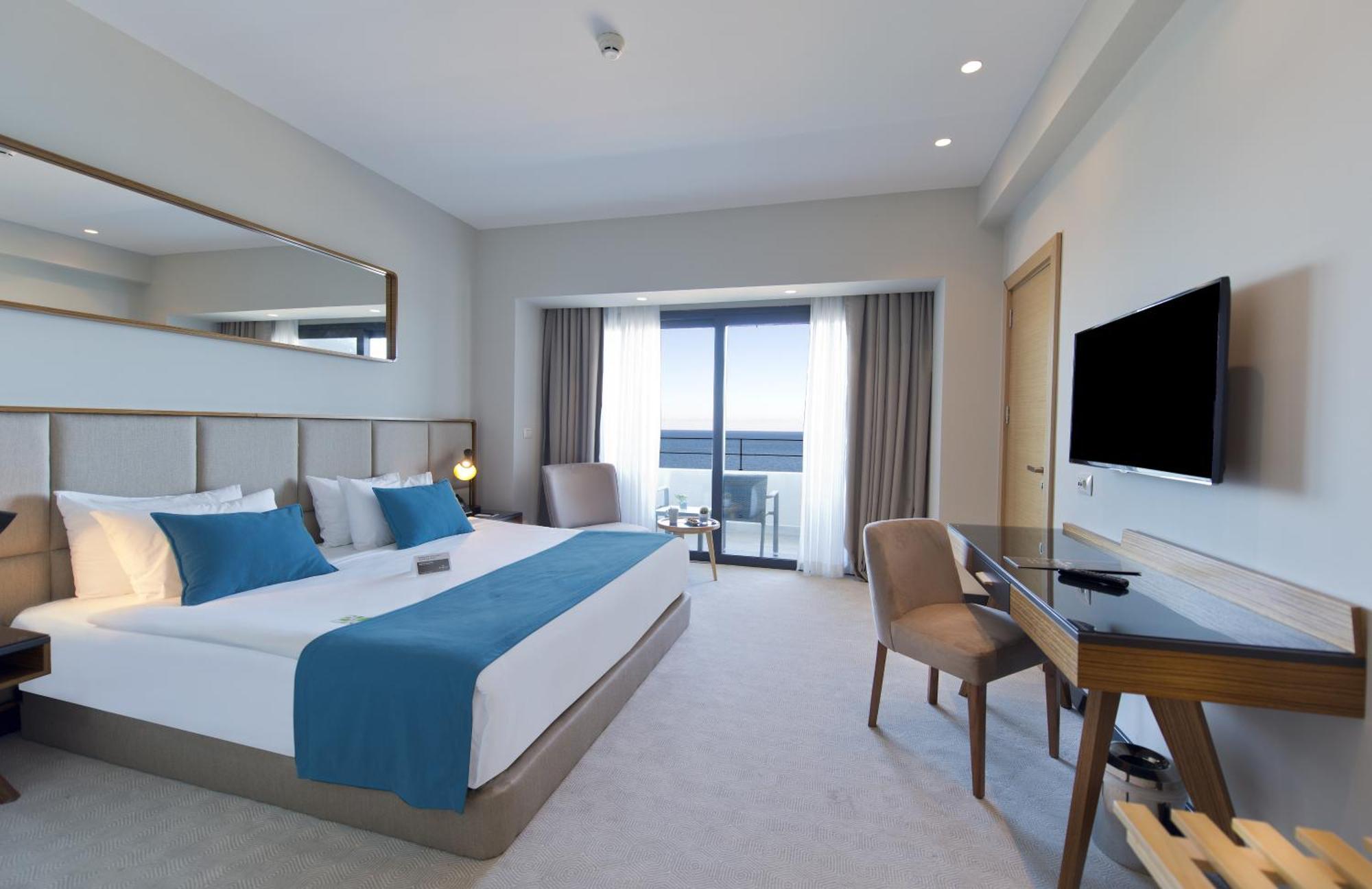 Deluxe Room with Sea View