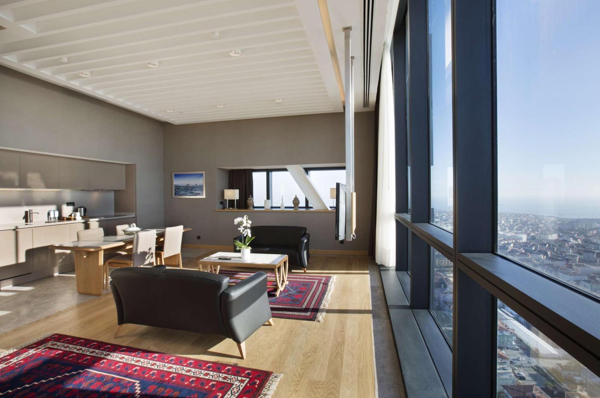 King Duplex Suite with View