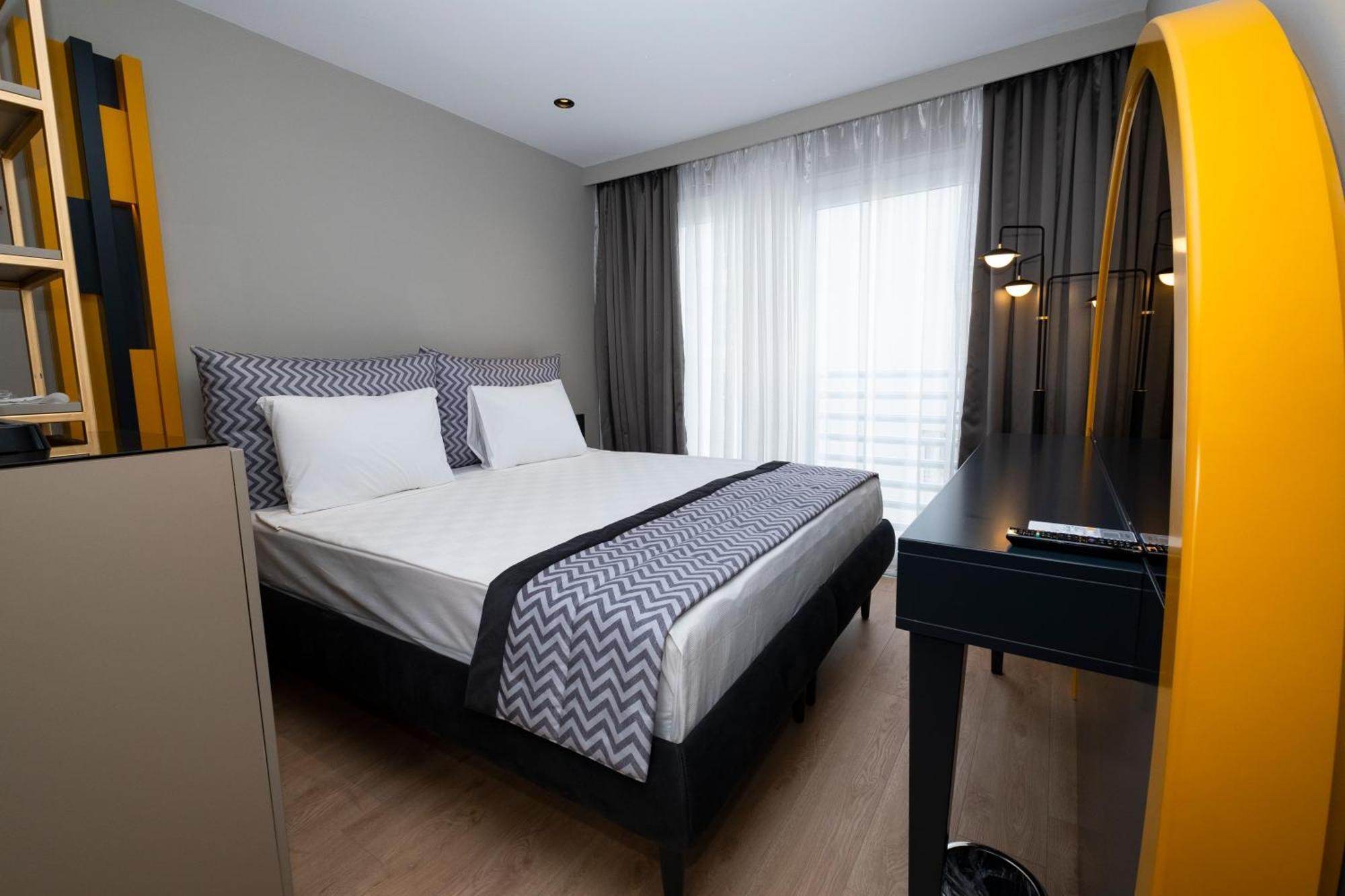 Chambre Double ou Lits Jumeaux - Vue Partielle sur Mer
