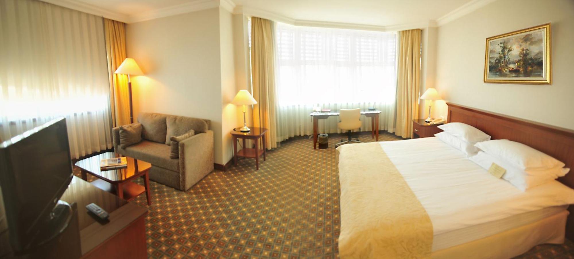 Deluxe Double Room,303856920:JPEG