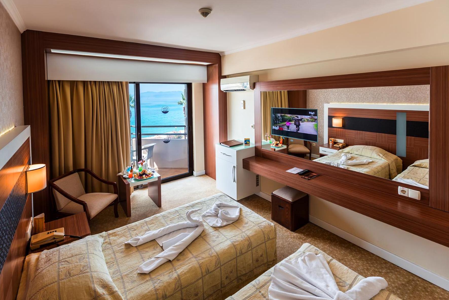 Double or Twin Room with Sea View