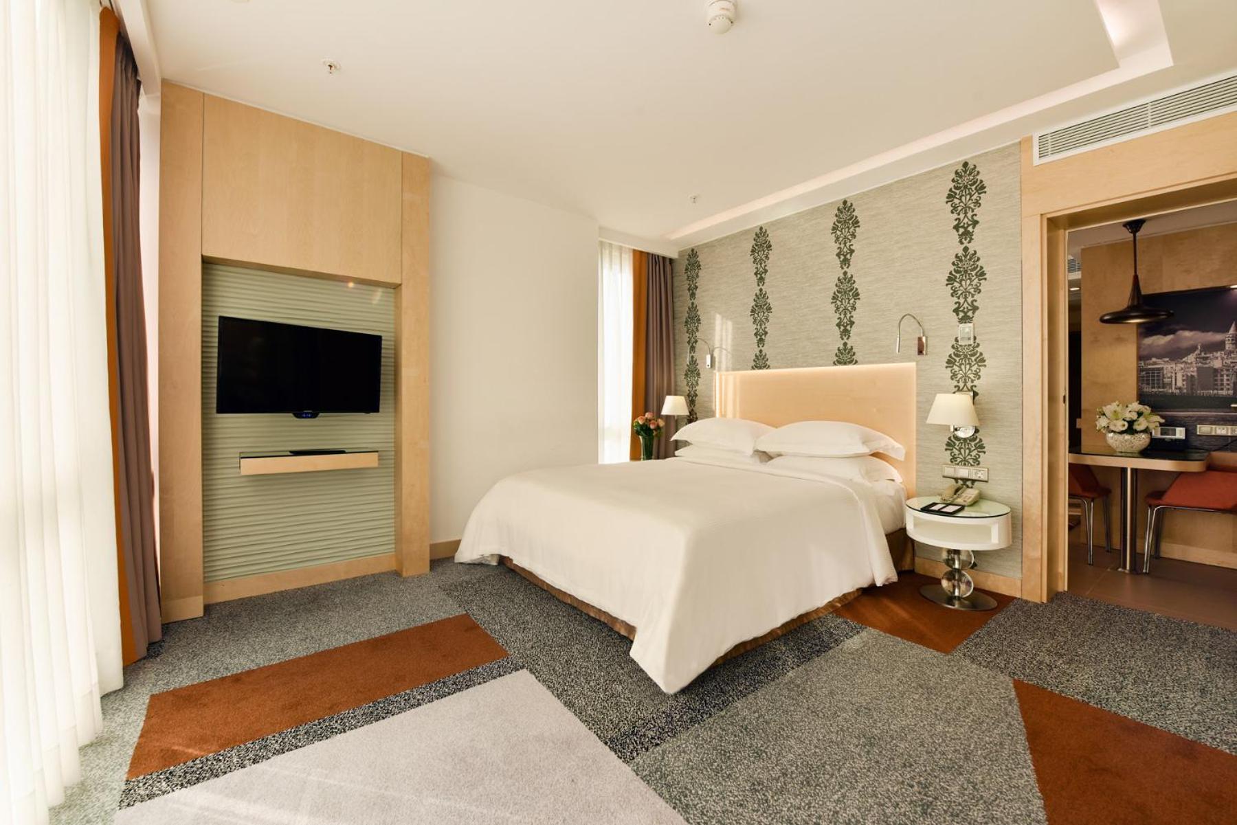 One Bedroom Suite City View