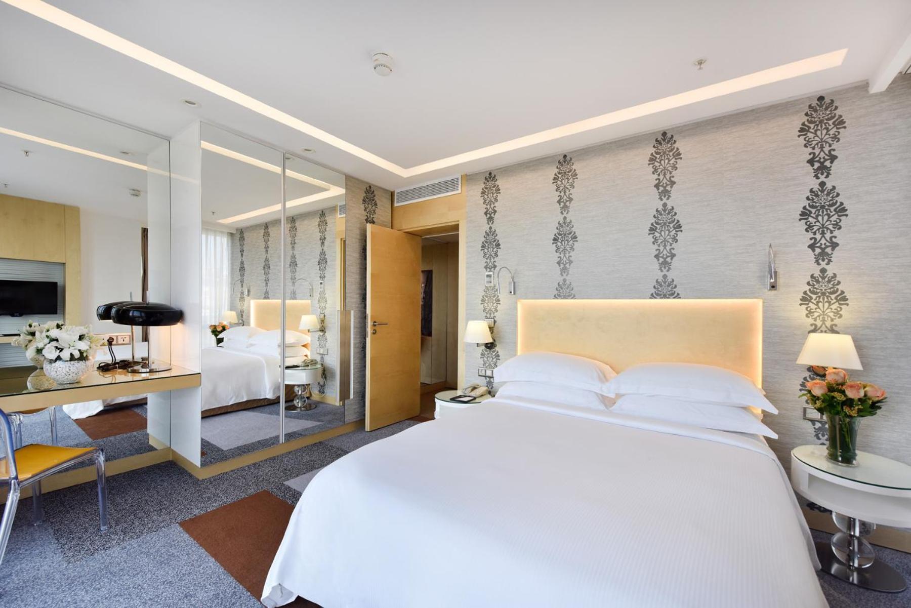 One Bedroom Suite City View