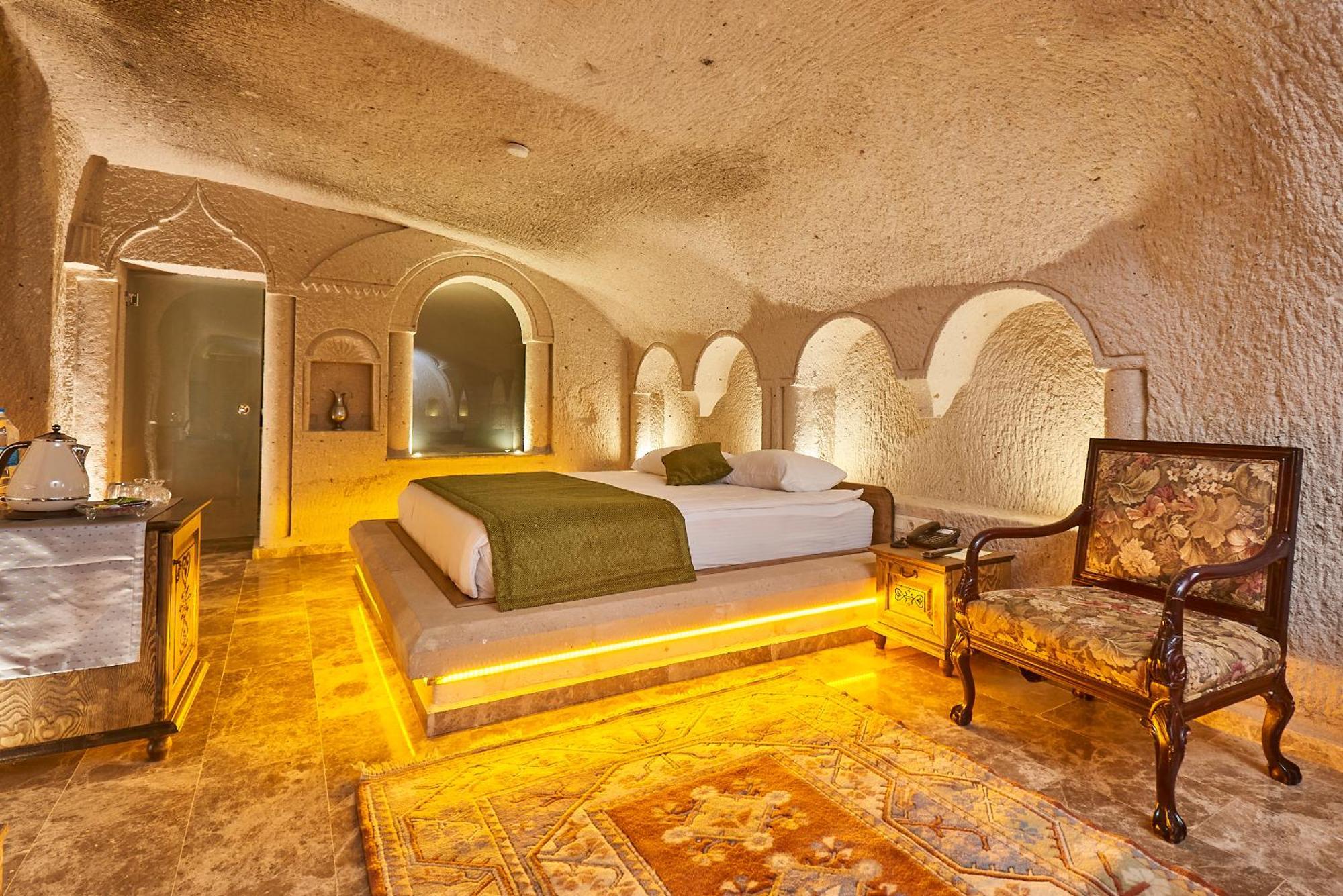 Superior Cave Room,1279999084:JPEG
