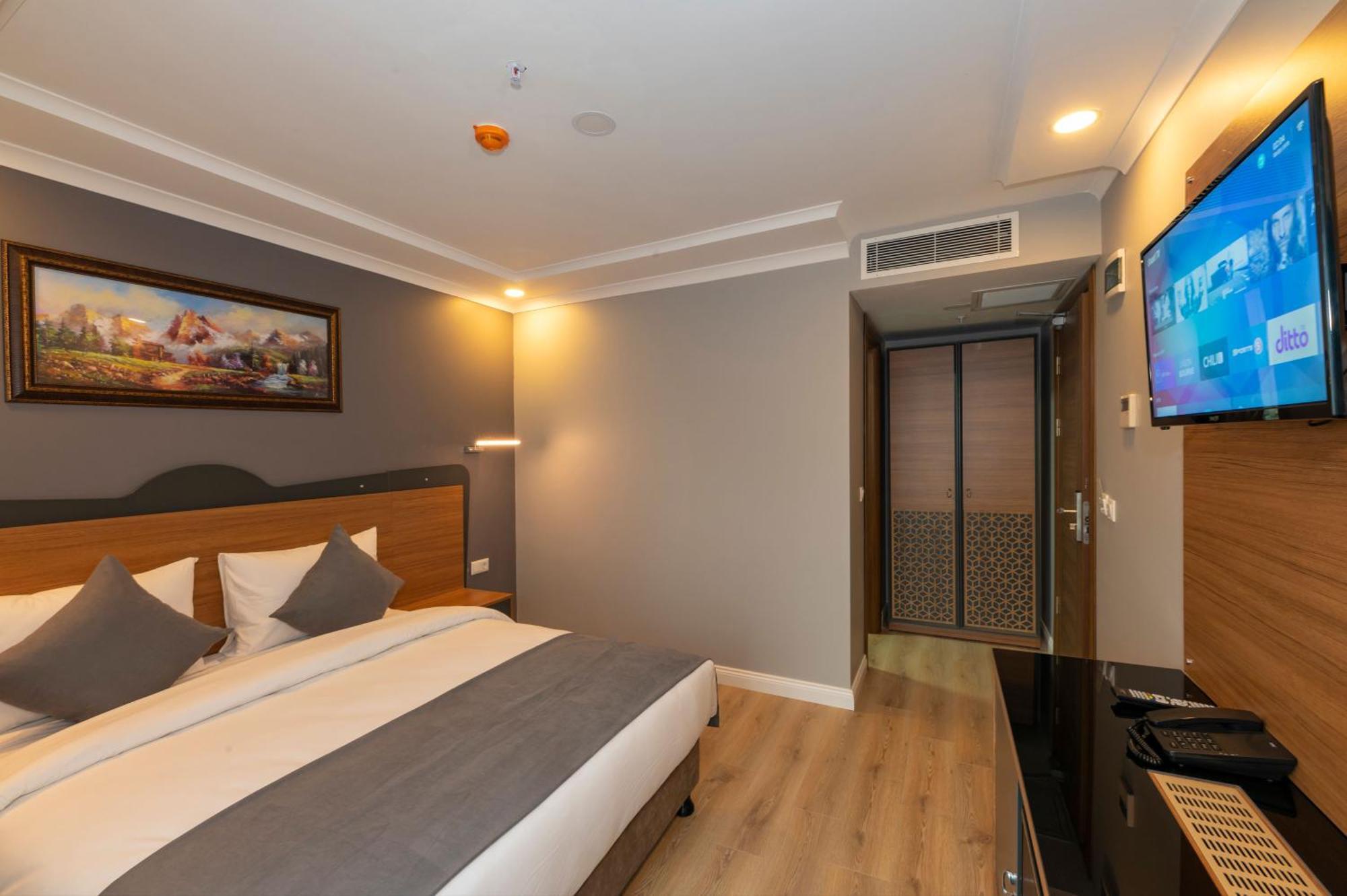 Deluxe Double or Twin Room